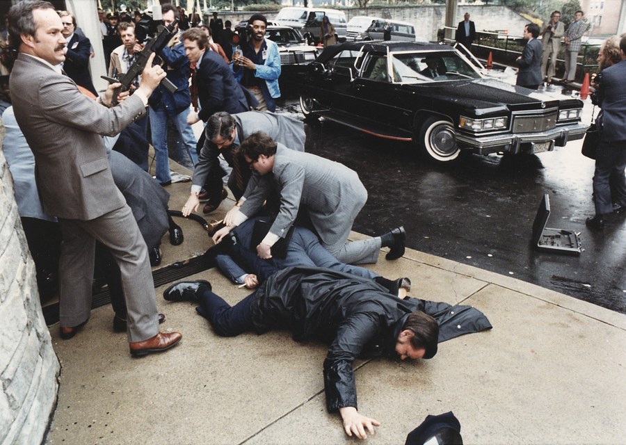 Chaos outside Washington Hilton after the Reagan assassination attempt