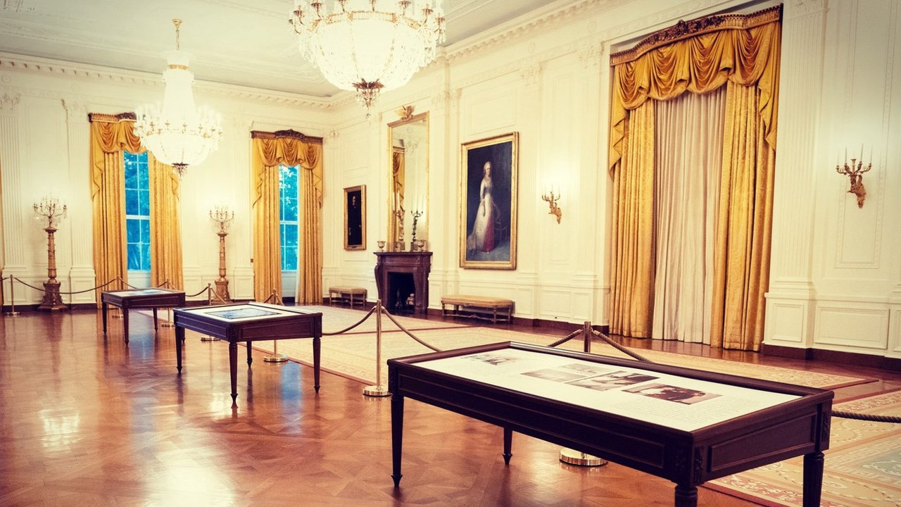 White House exit gifts and furnishings scrutiny, 2001