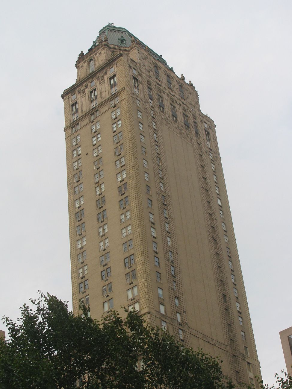 The Pierre hotel on Fifth Avenue, New York. Senator Williams met the operatives over lunch there on 31 May 1979.