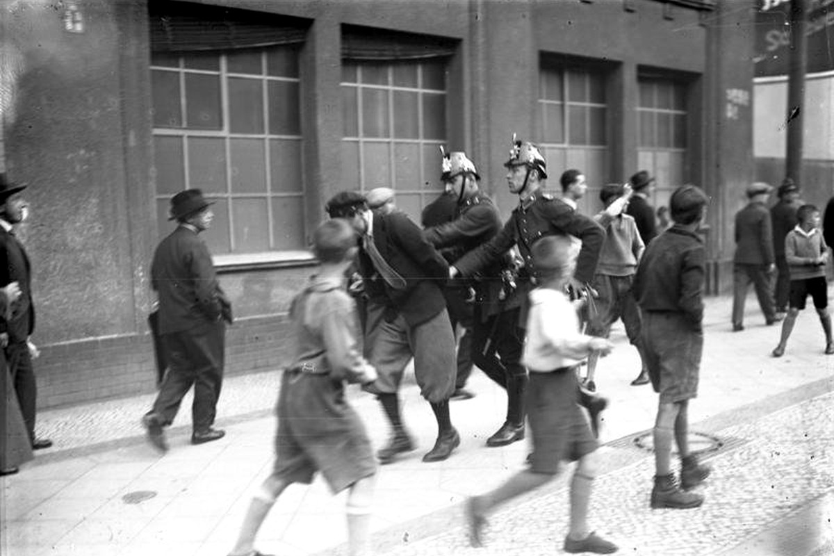 1932 arrest / state power context