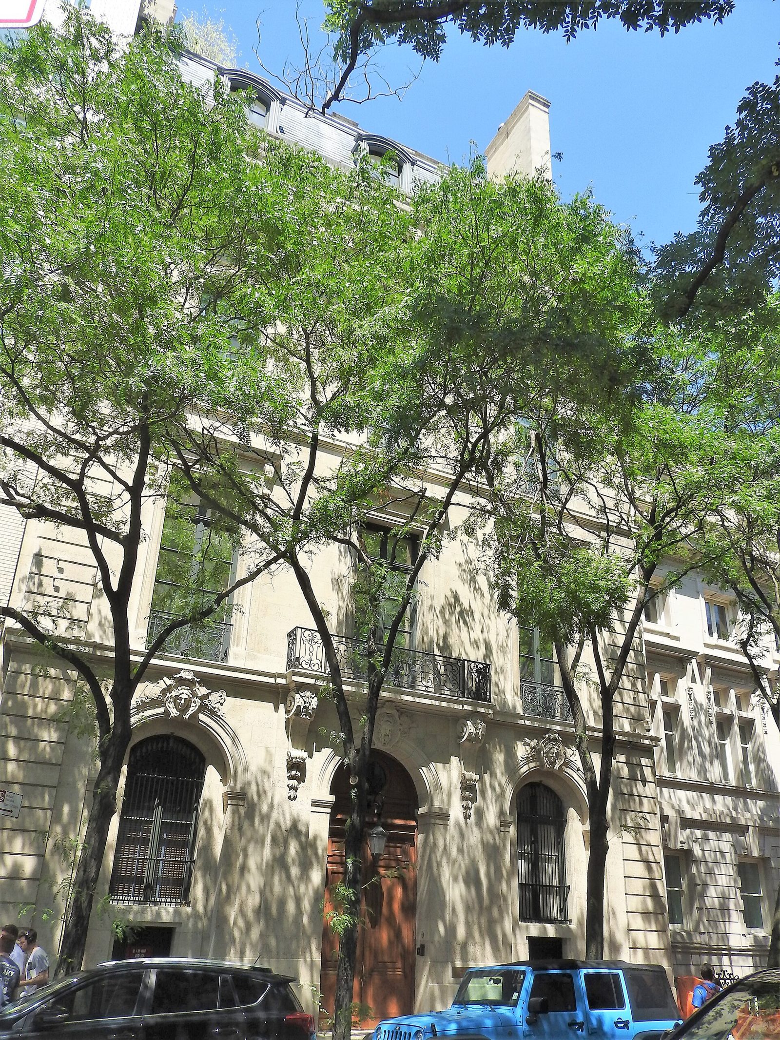 Epstein’s townhouse at 9 East 71st Street, Manhattan, photographed 13 July 2019, a week after the FBI search.