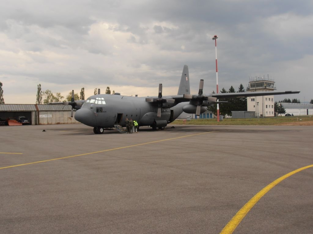 Lockheed C-130E Hercules.jpg
