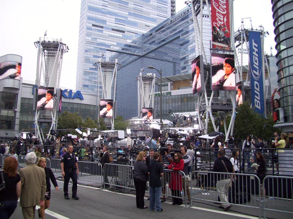 News cameras at the July 7, 2009 memorial.