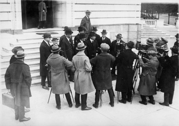 Reporters cover the oil-lease inquiry in 1924.