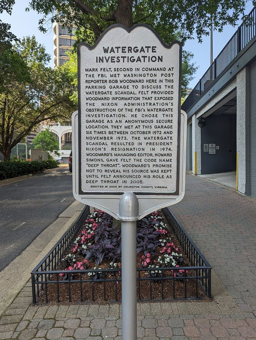 Historical marker at the Rosslyn, Virginia, garage where Woodward met Mark Felt (photographed 2023).